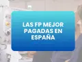 Panel de control de maquinaria industrial. Texto superpuesto: "Las FP mejor pagadas en España", sugiriendo carreras técnicas con alta remuneración.