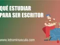 Un joven con auriculares escribe en un cuaderno, rodeado de libros y una laptop. Descubre qué estudiar para ser escritor en www.letraminuscula.com.