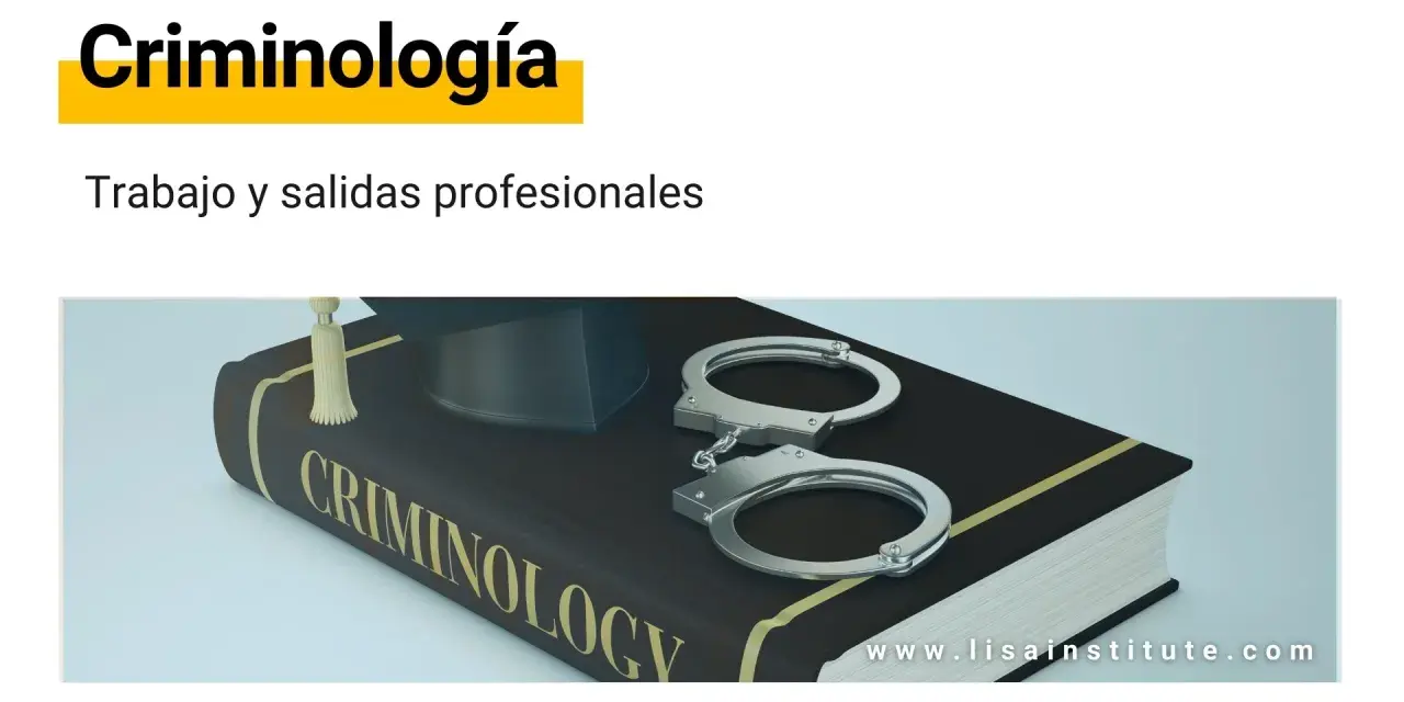 Un libro de criminología con esposas y birrete de graduación. Explora qué es criminología y sus salidas profesionales.
