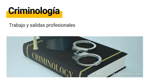 Un libro de criminología con esposas y birrete de graduación. Explora qué es criminología y sus salidas profesionales.